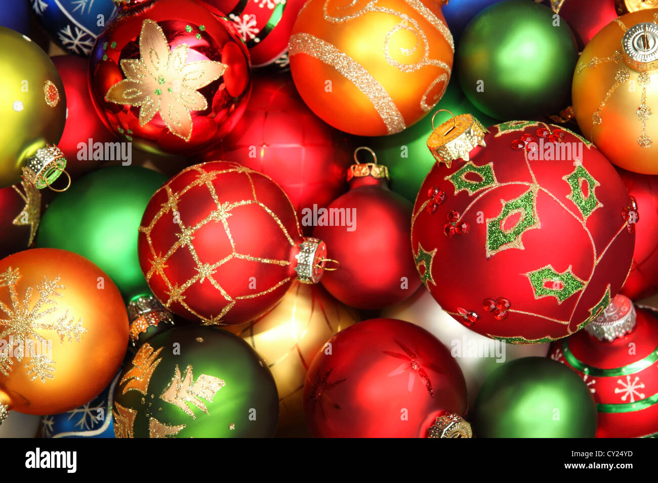 Bunte Weihnachtskugeln, Nahaufnahme. Stockfoto