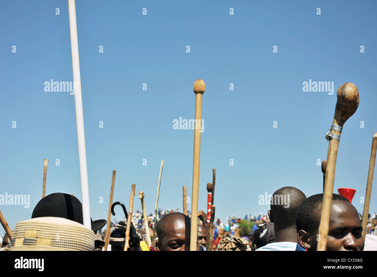 Mitglieder der südafrikanischen demokratischen sozialistischen Bewegung mit auffällig Bergleute aus Mponeng Goldmine in der Nähe von Johannesburg. Stockfoto