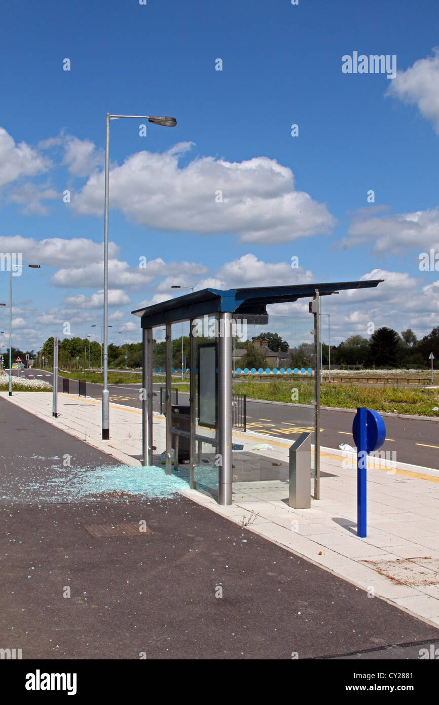 -Schaden Bushaltestelle geführte Bus unterwegs zwischen Cambridge und St Ives Stockfoto