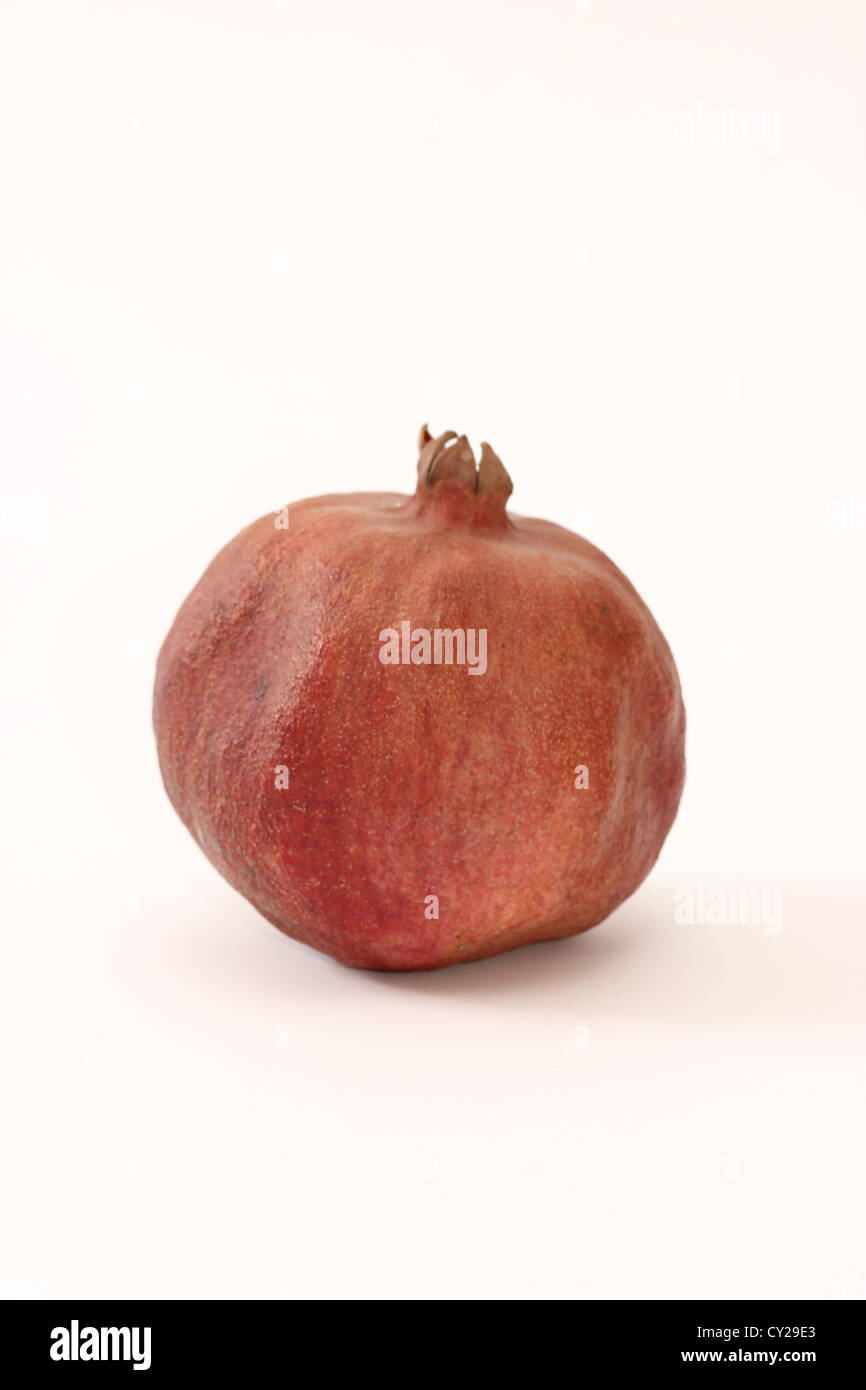 Granatapfel auf einer klaren weißen Hintergrund, Obst, Studio gedreht, Stillleben, photoarkive Stockfoto