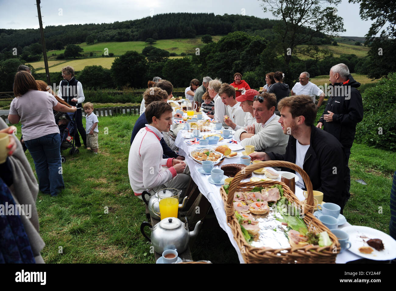 Cricket-Tee bei der jährlichen Match zwischen Arden Hall Besucher und dem Sun Inn (Auslauf Haus) Team. Stockfoto