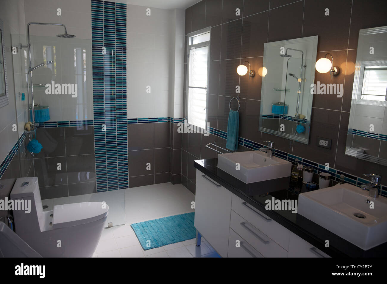 Ein modernes Bad in einem Haus in Thailand Stockfoto