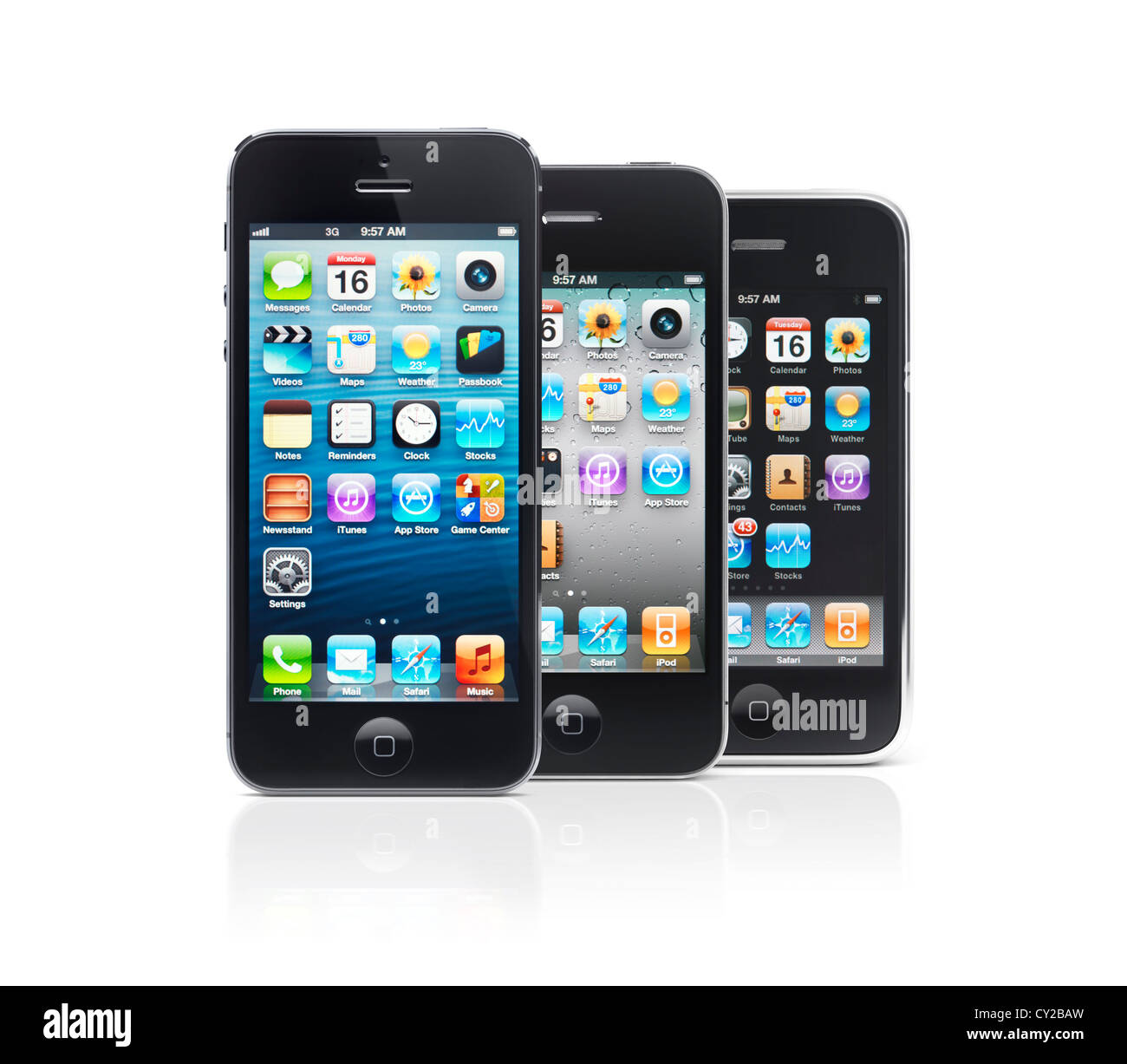 Drei Smartphones Apple iPhone 5, iPhone 4 und iPhone 3 isoliert auf weißem Hintergrund Stockfoto
