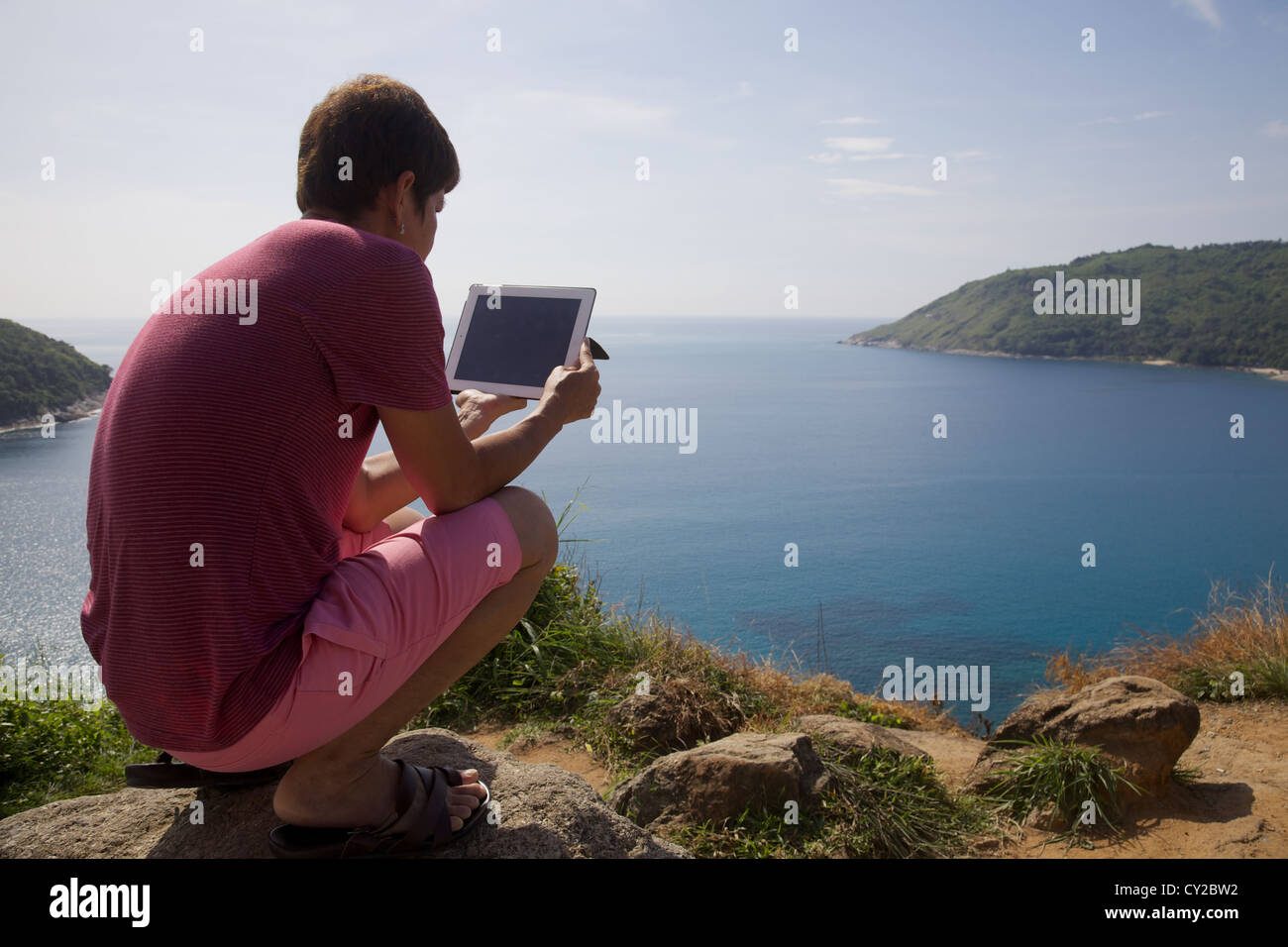 Ein Mann, ein Foto mit seinem Ipad, Phuket, Thailand Stockfoto