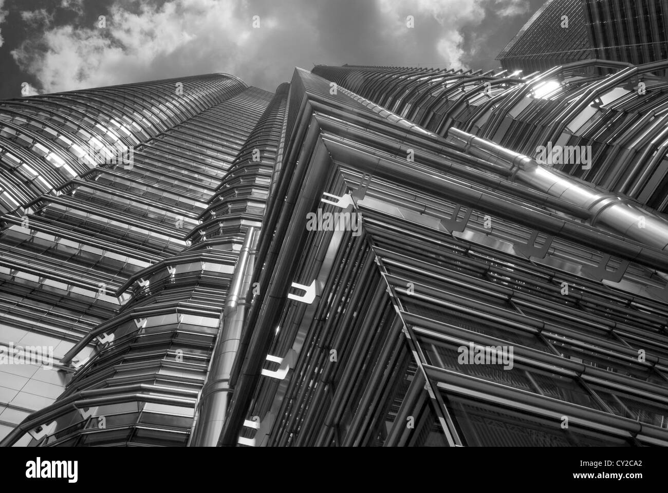Eine verschwindende perspektivische Ansicht von den Petronas Towers in Kuala Lumpur, Malaysia Stockfoto