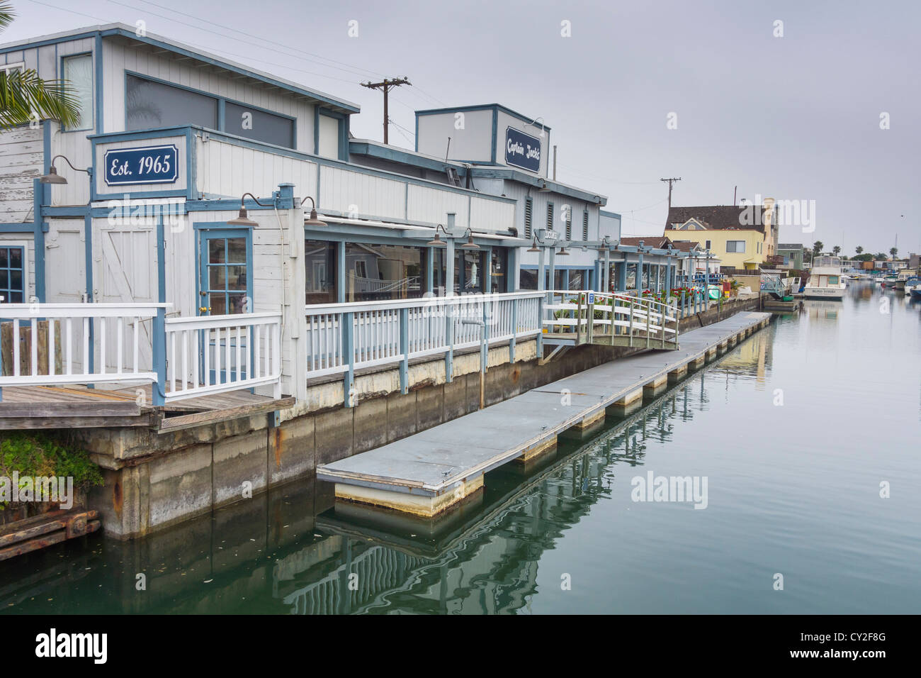 Sunset Beach und Huntington Harbor, südlich von Los Angeles, Zentrum und Strand Resort mit Marina surfen. Captain Jacks Diner. Stockfoto