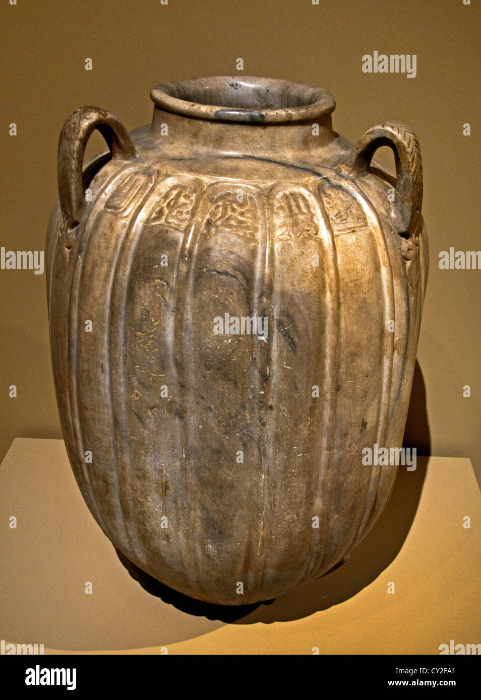 Marmor Glas von Zayn al-Din Yahya Al Ustadar Jar Datum 1444 Ägypten Kairo Marmor 76 cm 60 cm) 131,5 kg Stein Stockfoto