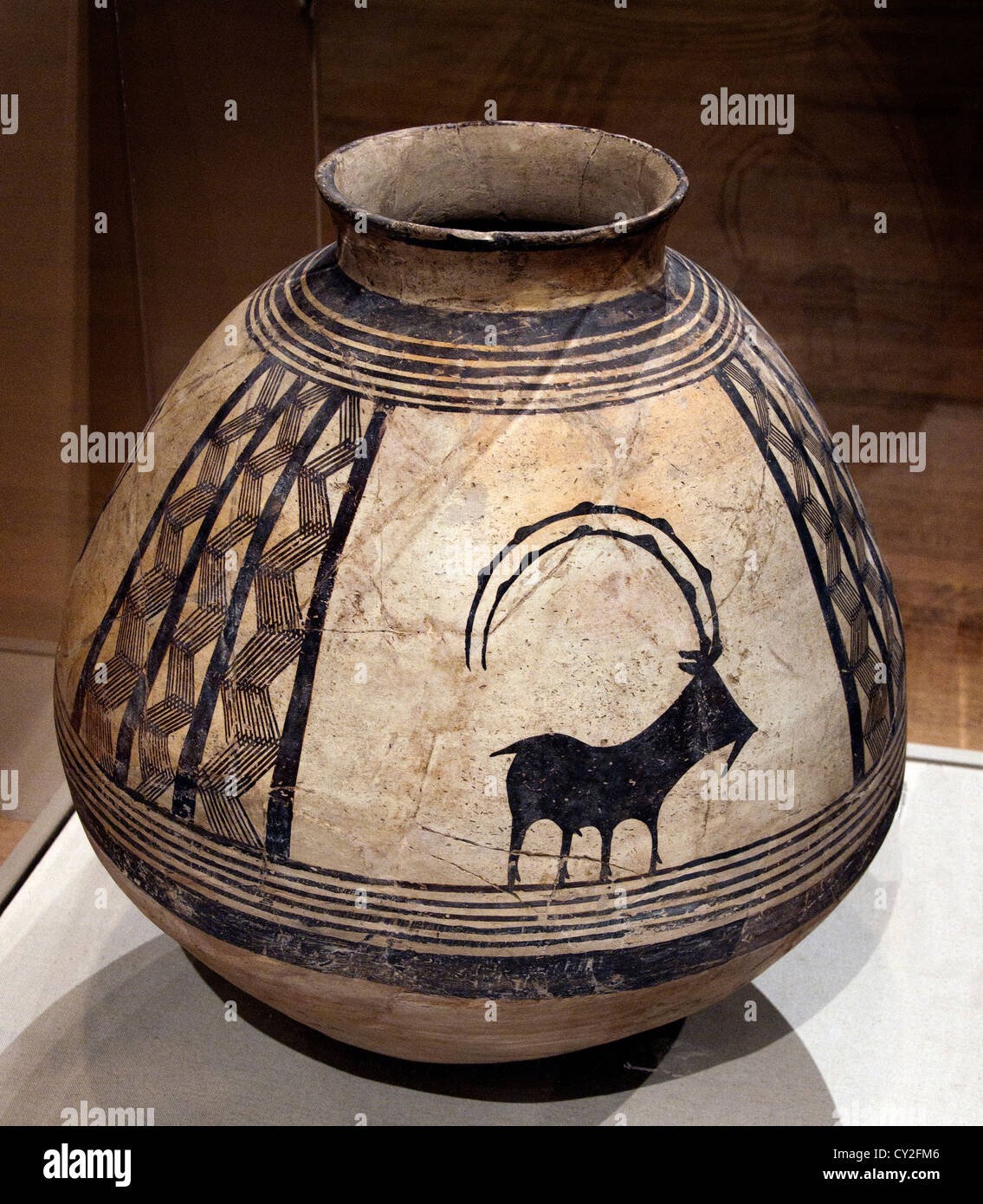 Vorratsgefäß dekoriert mit Bergziegen Chalkolithikum 3800 –3700 b.c. zentralen Iran Keramik 53 cm Keramik Stockfoto