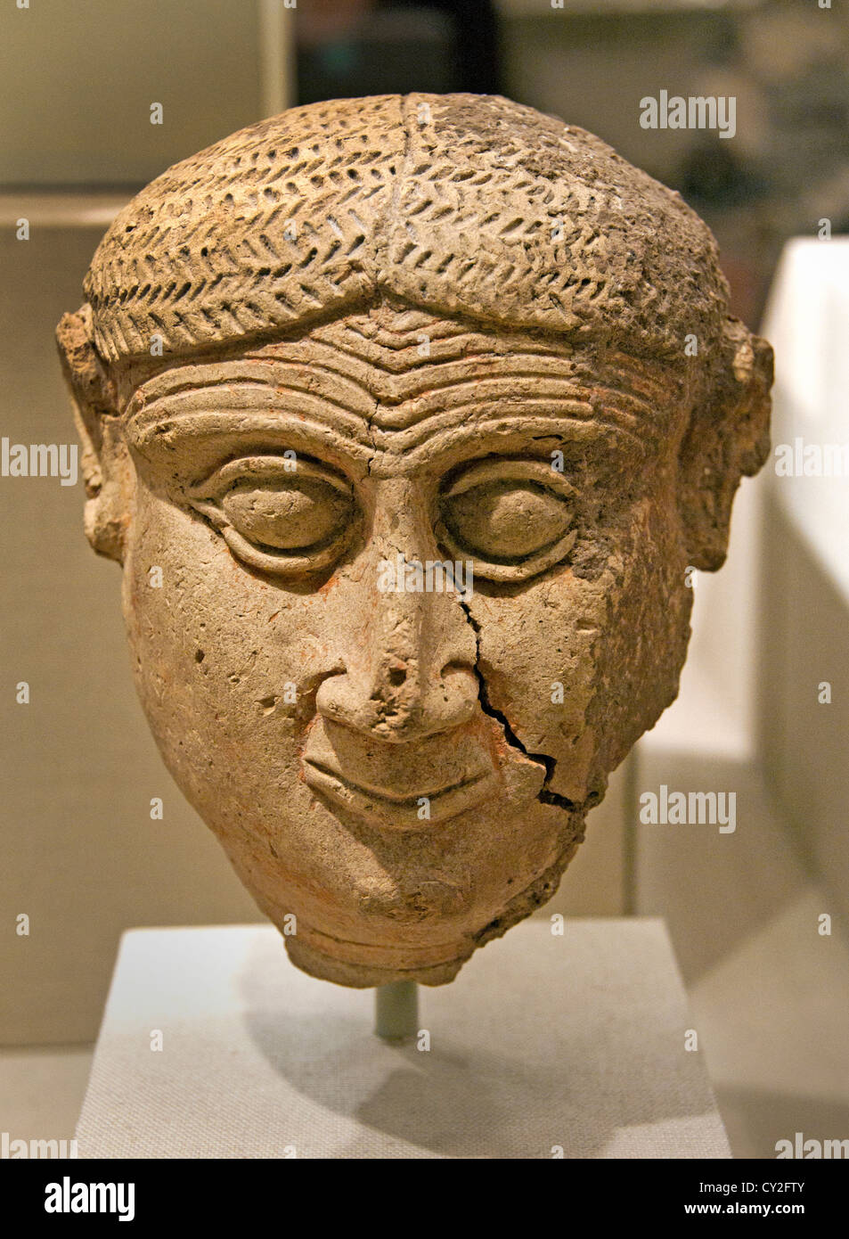 Kopf eines männlichen alten babylonischen 2000 – 1600 BC südlichen Mesopotamien babylonischen Keramik 53 cm Keramik Stockfoto