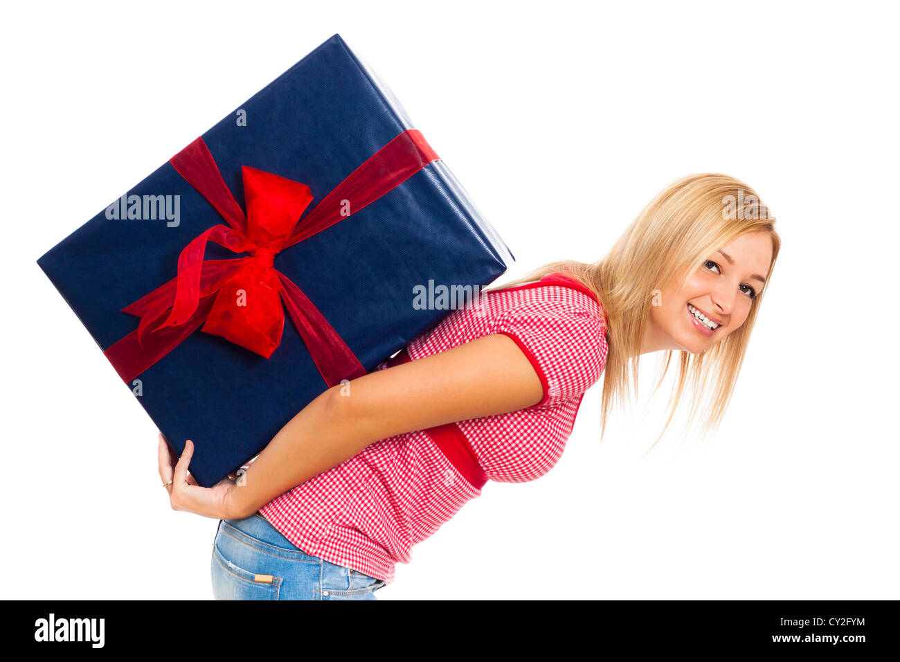 Junge attraktive, blonde glücklich Frau mit großen blauen Geschenkbox, isoliert auf weißem Hintergrund. Stockfoto