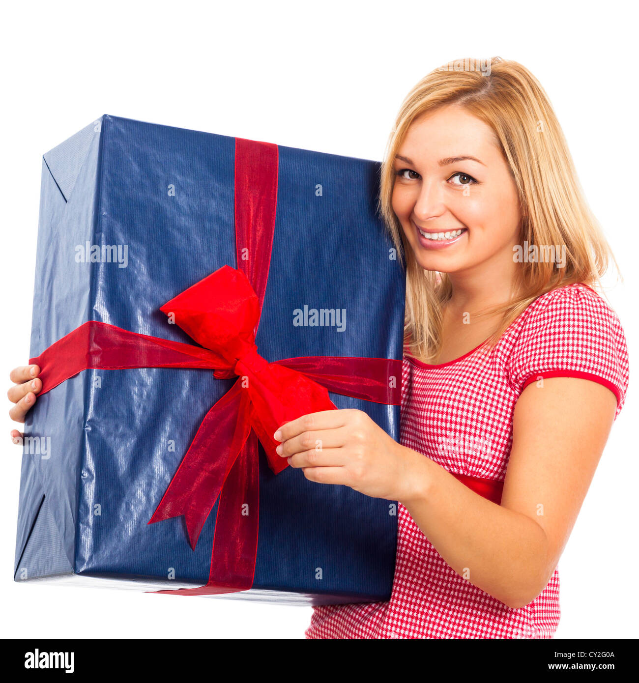 Junge schöne blonde glücklich Frau mit großen blauen Geschenkbox, isoliert auf weißem Hintergrund. Stockfoto