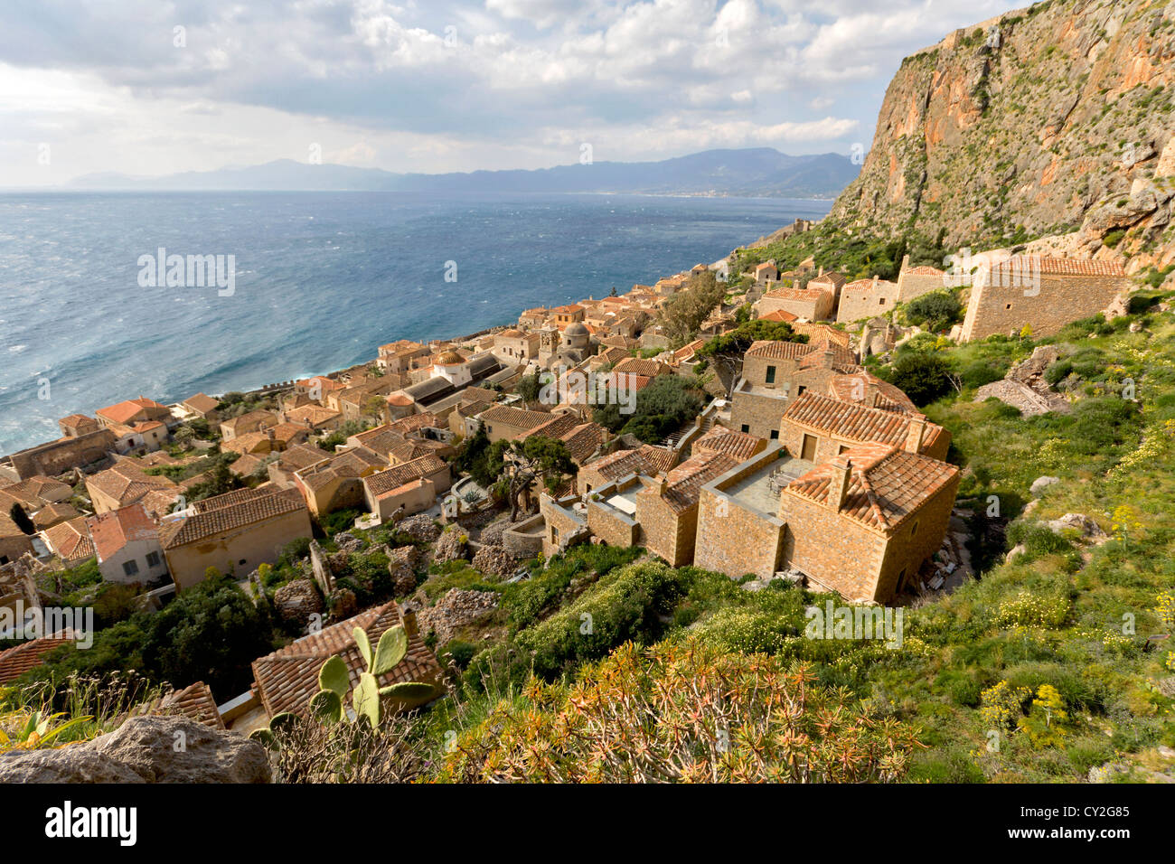 Traditionelle befestigte Dorf von Monemvasia in Griechenland. Monemvasia liegt auf der Halbinsel Peloponnes im Süden Griechenlands Stockfoto