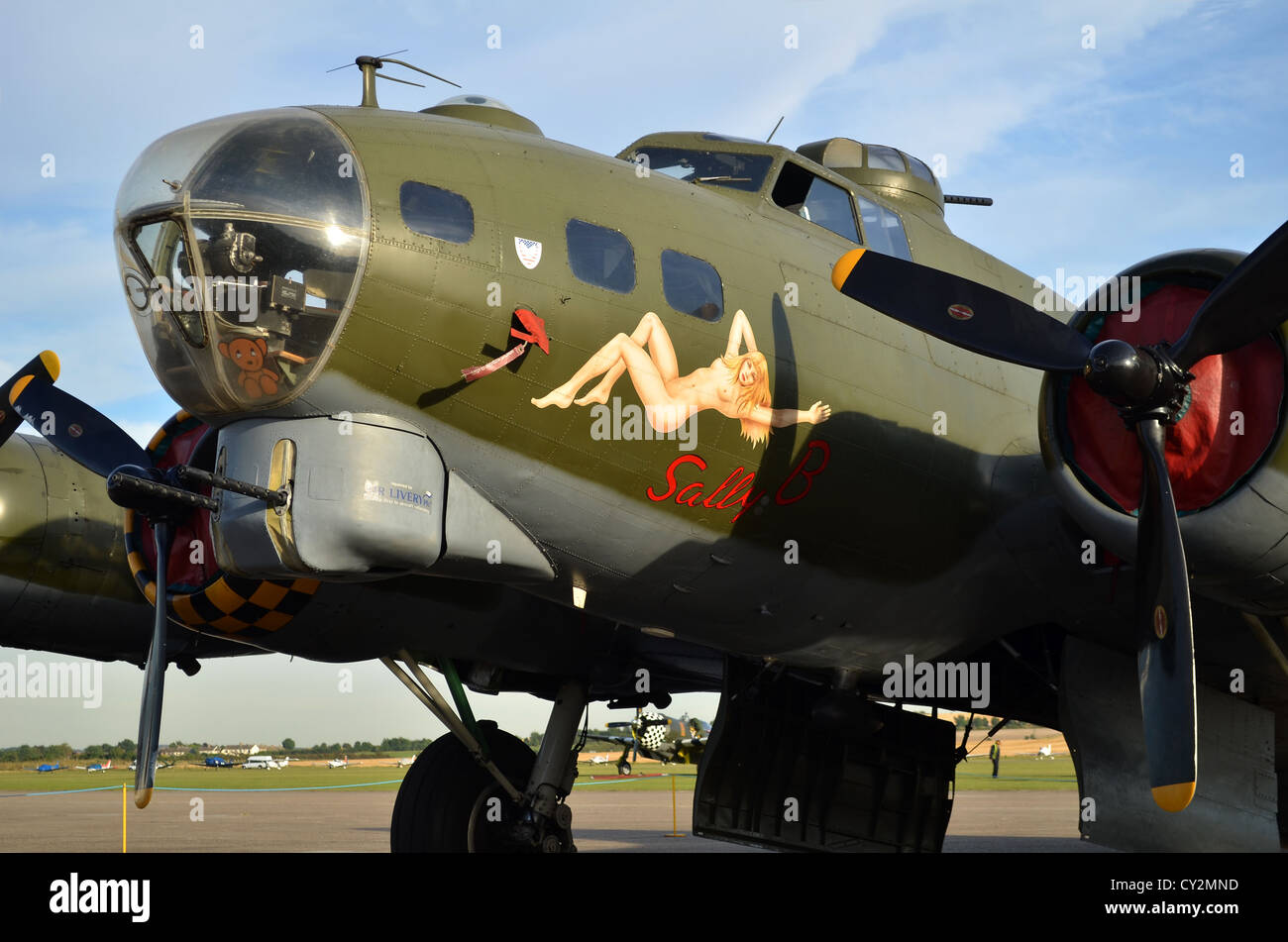 Boeing B - 17G Flying Fortress "Sally B" auf dem Display im Duxford Stockfoto