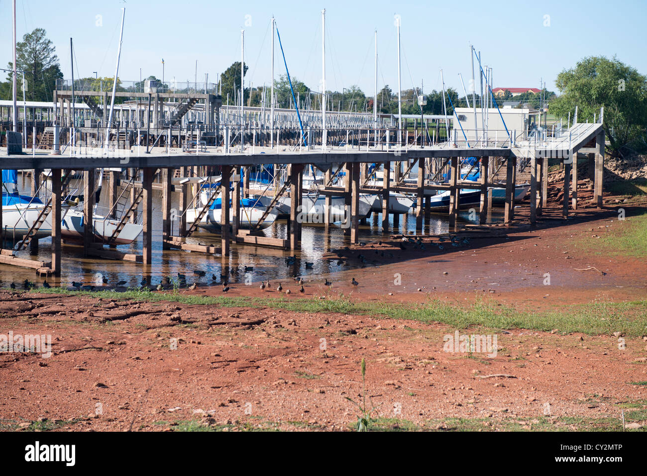 Segelboote sind hoch und trocken bei Hefner See in Oklahoma City nach einer zweijährigen Dürre. Oklahoma, USA. Stockfoto