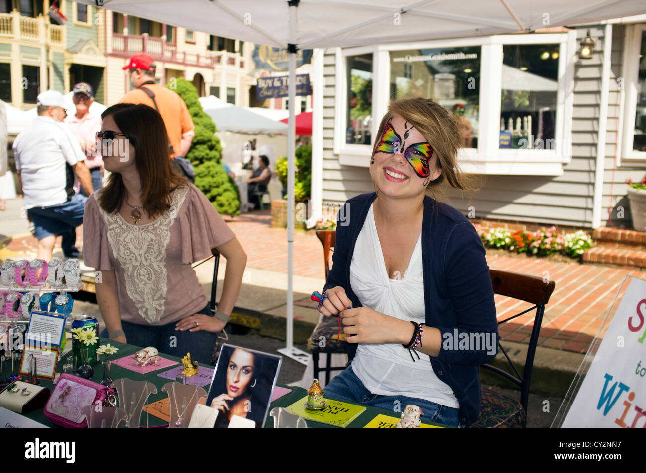 Kinderschminken stand auf occoquan Craft Fair Festival in Occoquan, Virginia. Stockfoto