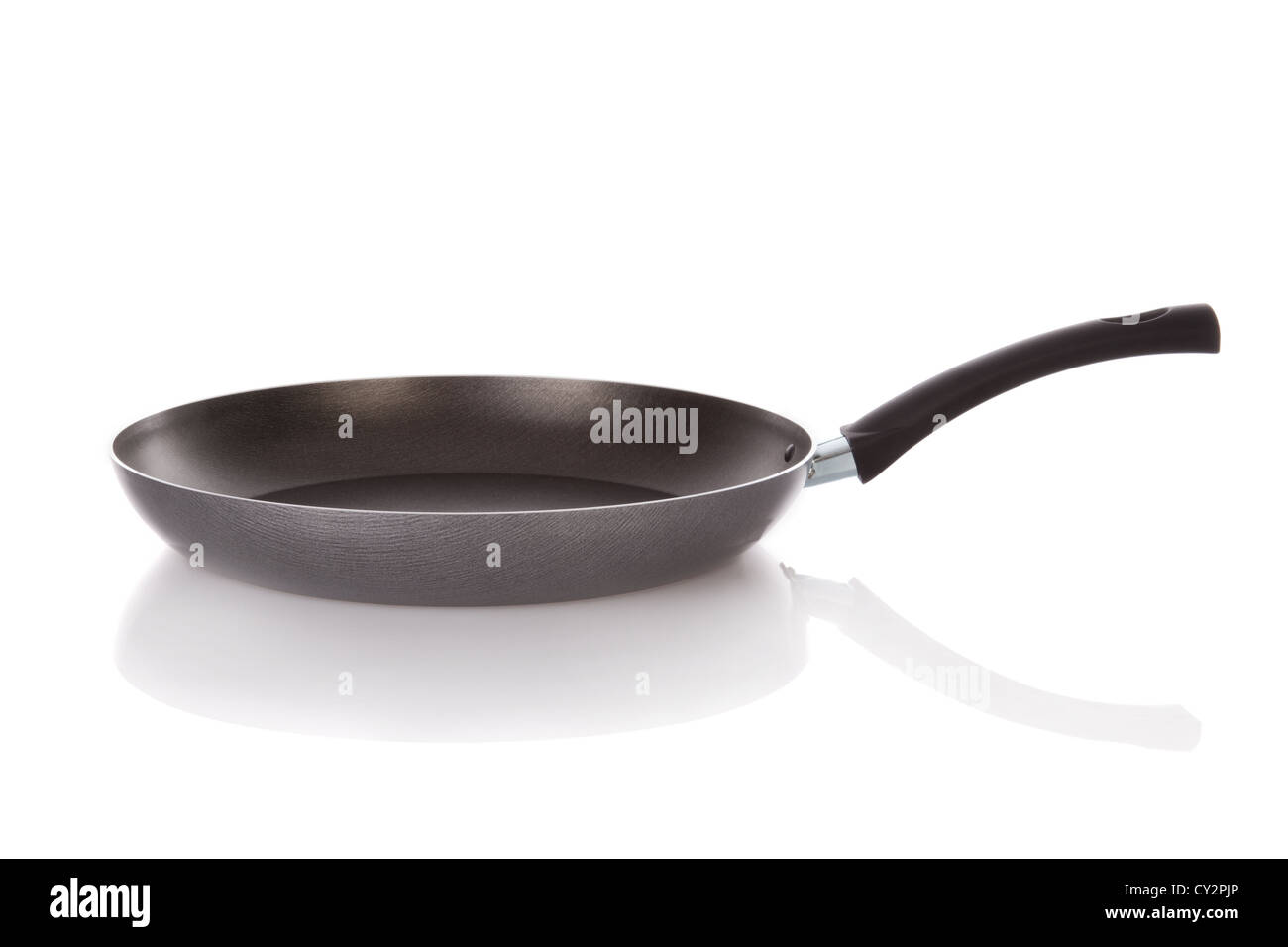 Teflon-Pfanne isoliert auf weißem Hintergrund Stockfoto