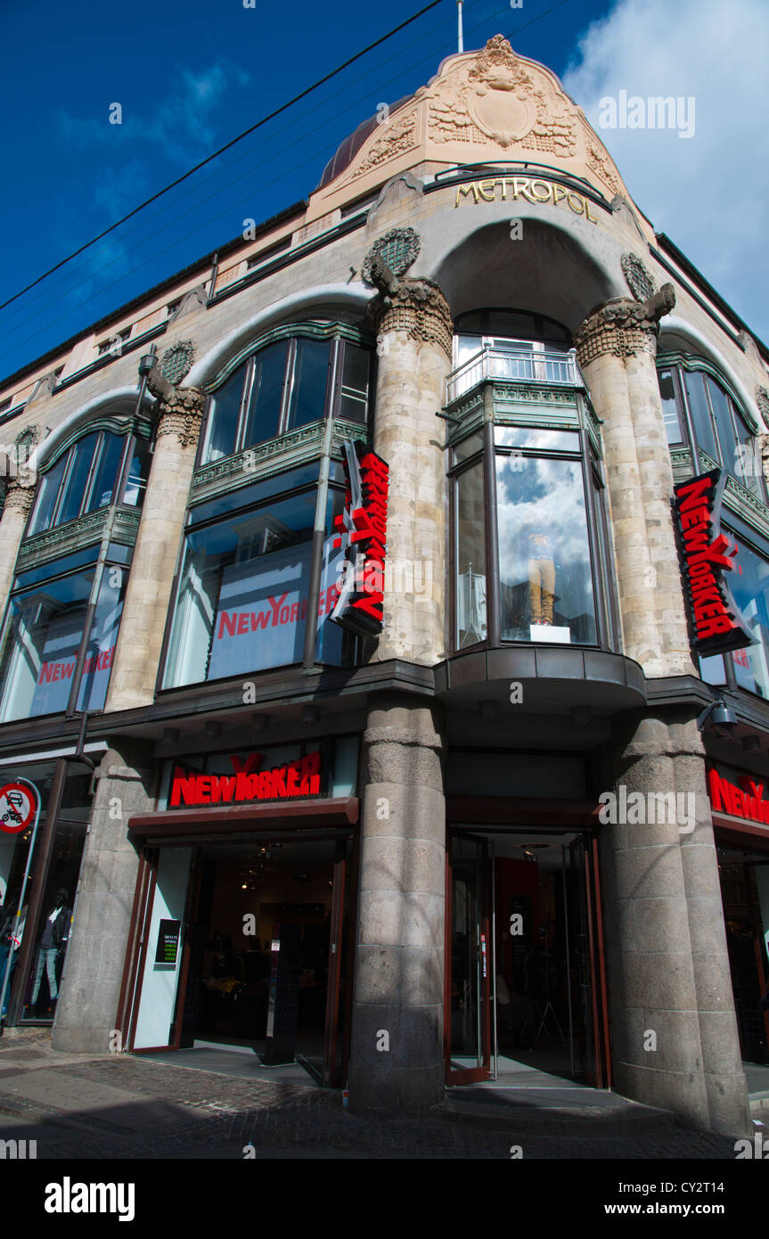 Yorker Fashion Bekleidungsgeschäft untergebracht im Art Deco-Gebäude Metropol entlang Stroget Fußgängerzone Straße zentrale Kopenhagen Dänemark Stockfoto