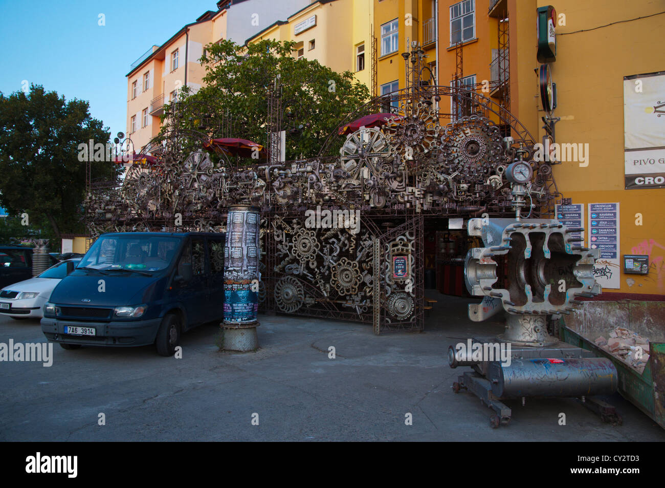 Cross Club Bar Nachtclub außen Holesovice Bezirk Prag Tschechische Republik Europa Stockfoto