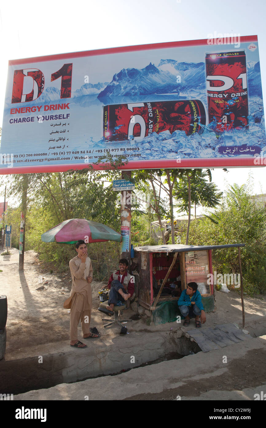 Anzeige der Energy-Drink in Kabul, Afghanistan Stockfoto