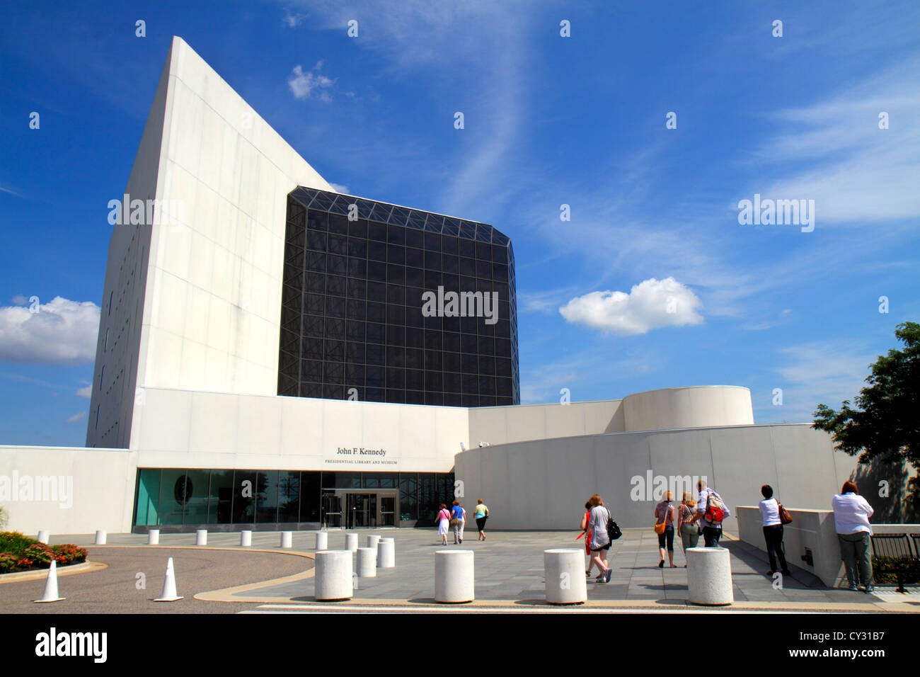 Boston Massachusetts, South Boston, JFK, John F. Kennedy Presidential Library & Museum, Vorderseite, Eingang, Architektur-Glaspavillon, MA120821014 Stockfoto