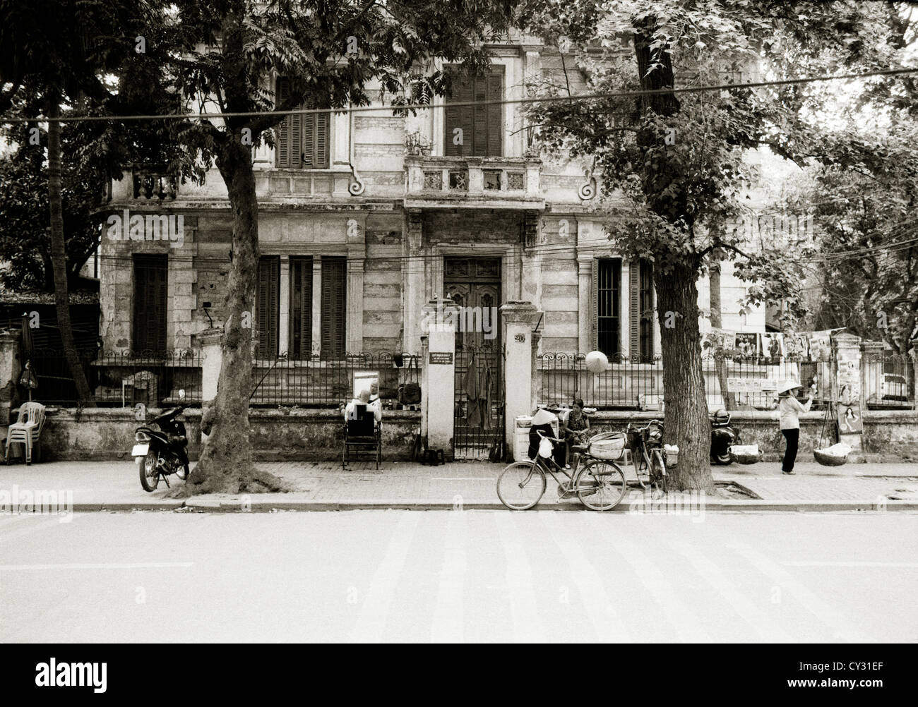 Französisch-kolonialen traditionelles Haus in Hanoi in Vietnam in Fernost Südostasien. Gehäuse Tradition Street Scene Häuser Gebäude Architektur Reisen Stockfoto