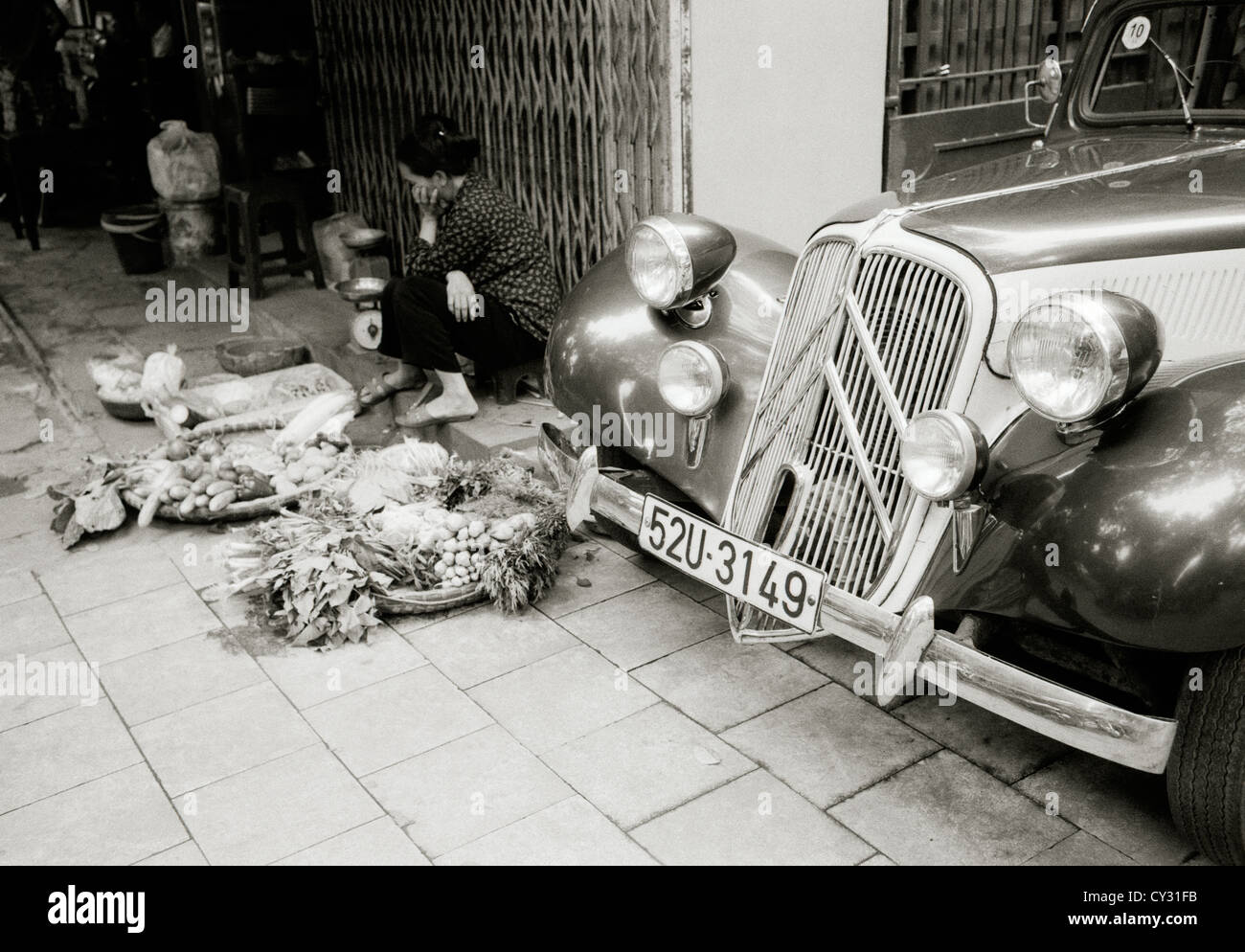Reisen Fotografie - eine Straßenszene in Hanoi in Vietnam in Südostasien im Fernen Osten. Reportage Dokumentarfilm Fotojournalismus Stockfoto