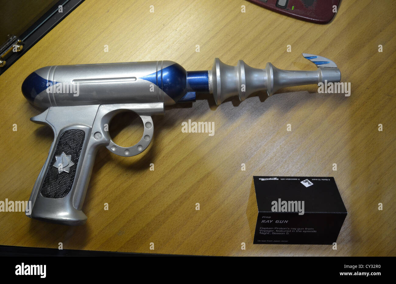 Pistole / Waffe auf dem Display auf der Star Trek Convention, London. Stockfoto