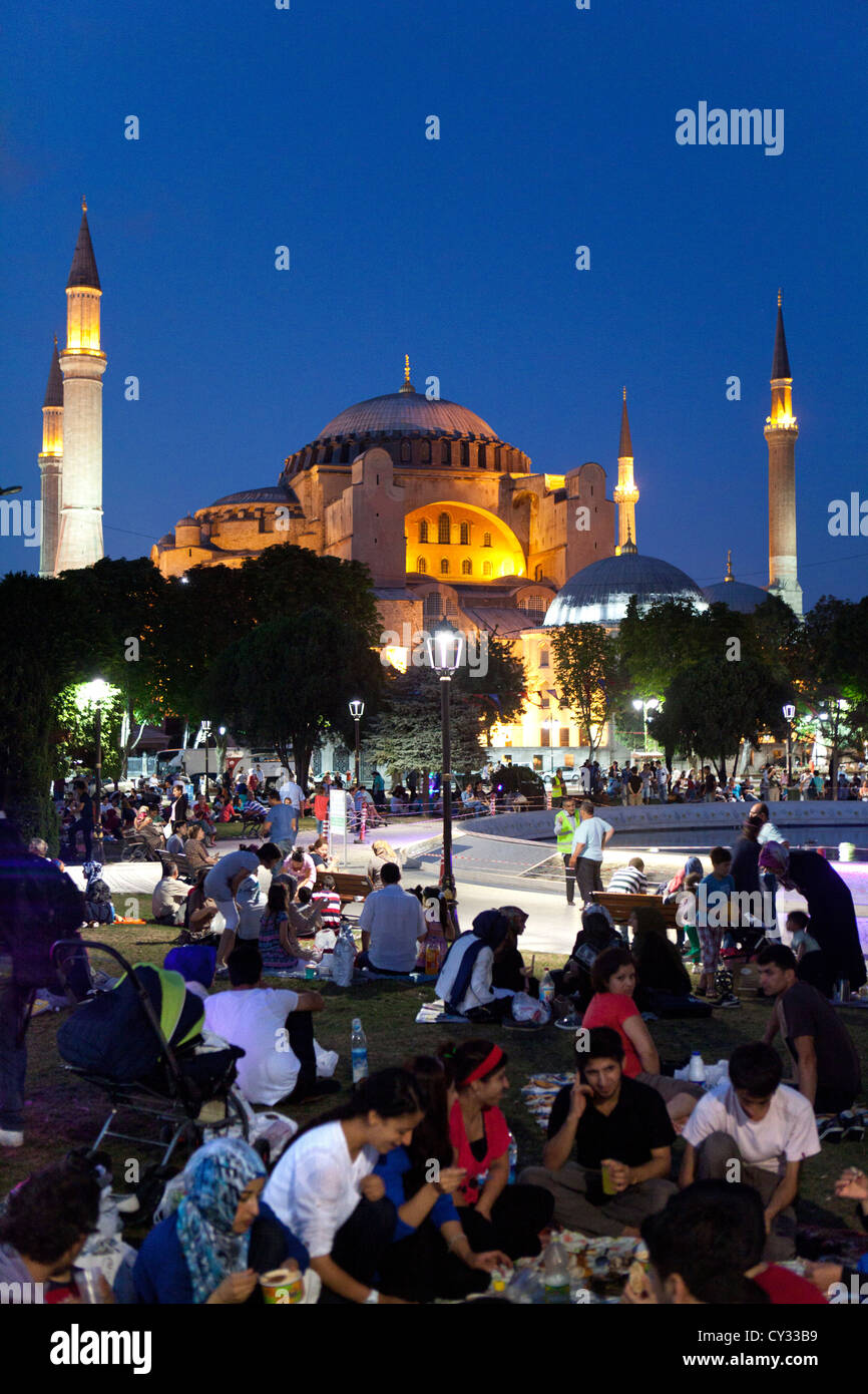 Ramadan-Picknick vor der Aya Sofya, istanbul Stockfoto