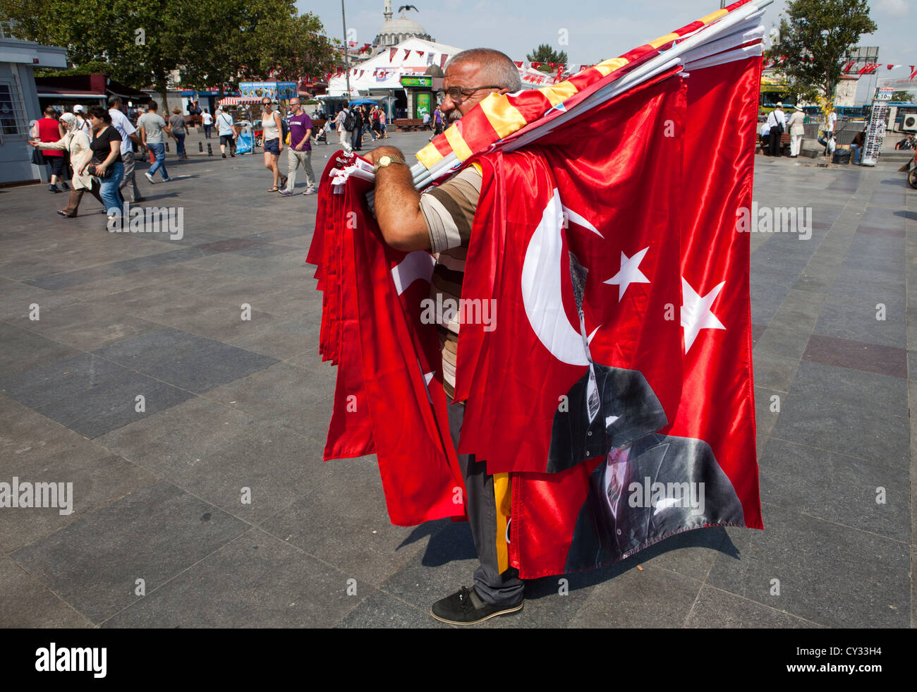 Turk verkaufen Fahnen von Atatürk, istanbul Stockfoto