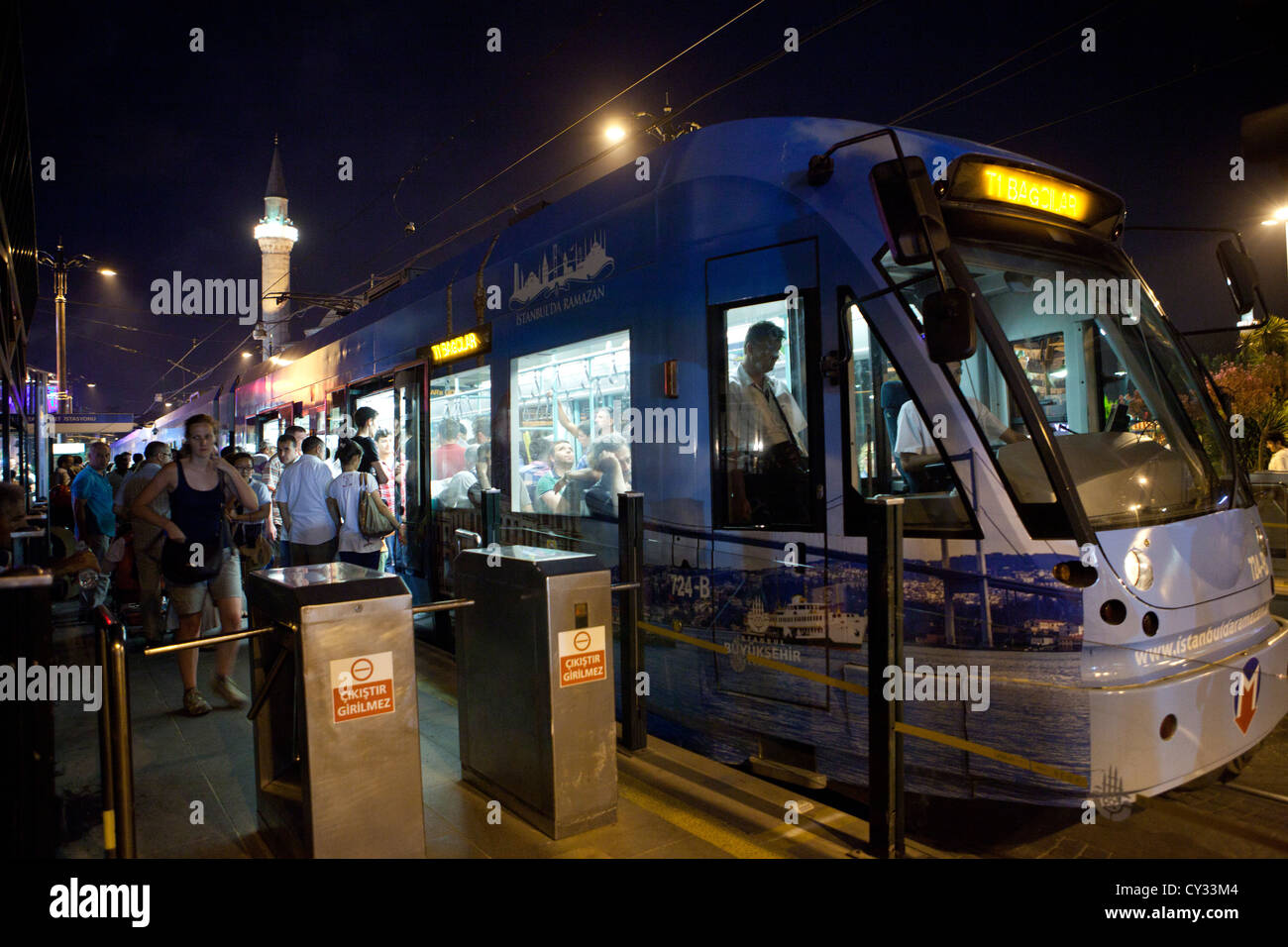 öffentliche Verkehrsmittel (Straßenbahn) in istanbul Stockfoto