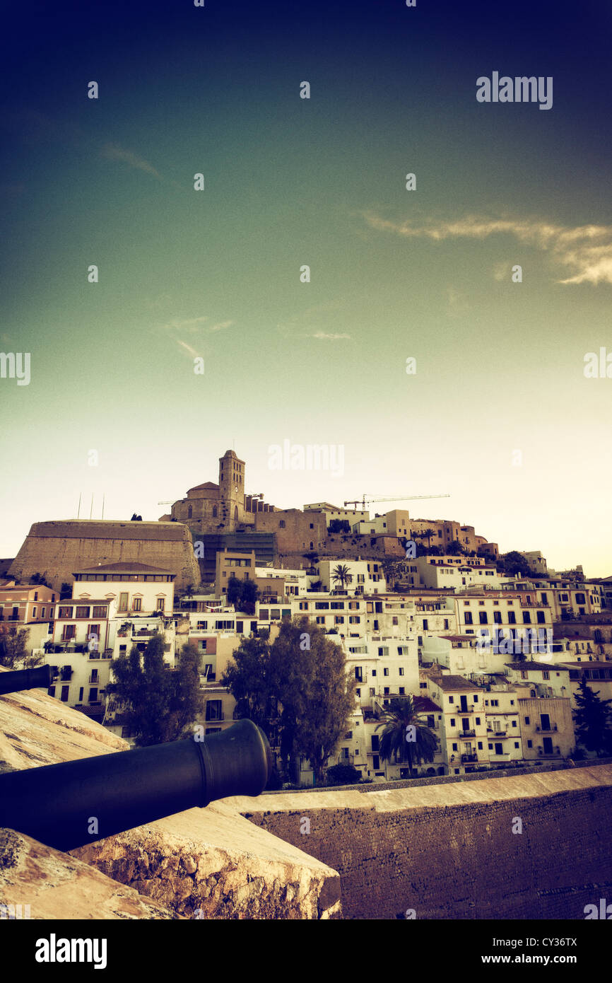 Spanien, Balearen, Ibiza, Blick auf Ibiza Altstadt (UNESCO-Website) und Dalt Vila Stockfoto