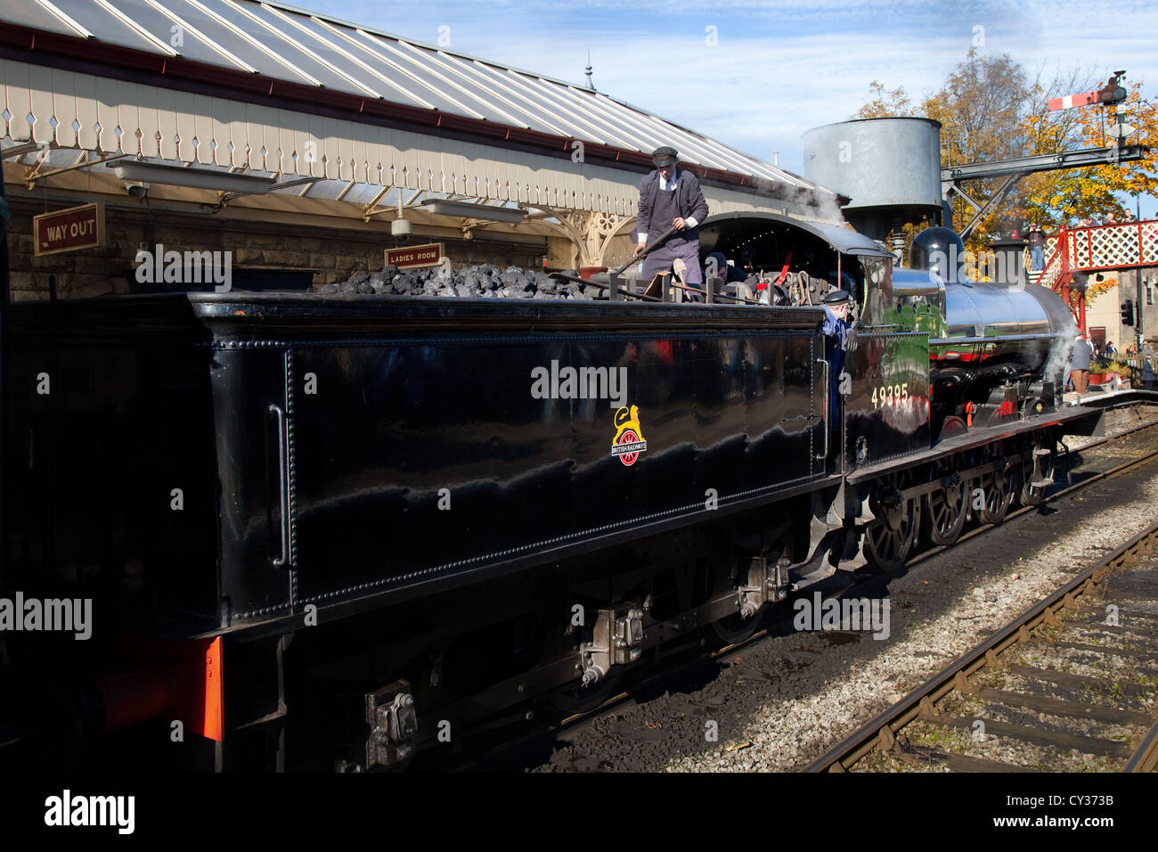 LMS (LNWR) Class G2 49395 Dampfzug in Bury, UK, East Lancashire Railway, UK Stockfoto