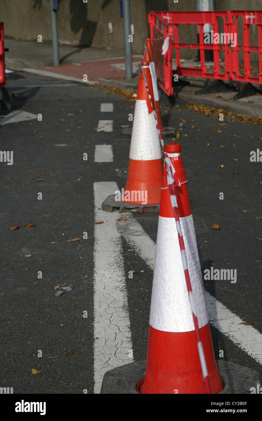 Leitkegel bei Straßenbauarbeiten in Dublin Irland Stockfoto