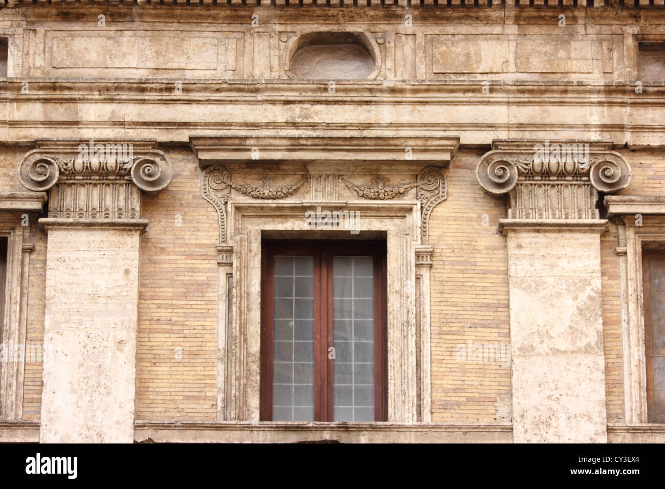 schönes Gebäude Detail in der Hauptstadt Italiens, Rom, Italien, Reisen, Fenster und Wände, Roman, photoarkive Stockfoto