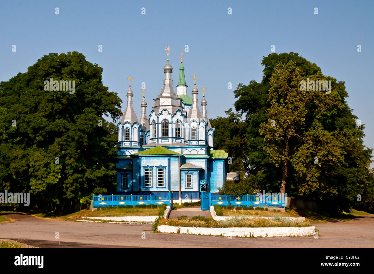 Holzkirche aus dem 19. Jahrhundert, Dorf Lukashi, Kiew, Ukraine Stockfoto