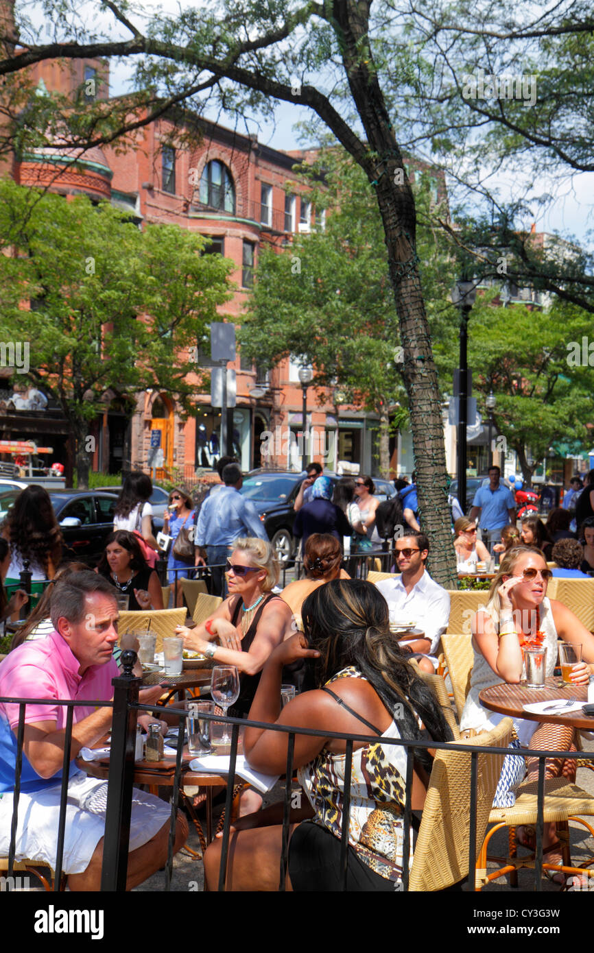 Boston Massachusetts, Newbury Street, High-End, Luxus, Markenbezeichnung, Shopping Shopper Shopper Shopper Shops Markt Märkte Marktplatz Kauf Verkauf, Einzelhandel Stockfoto