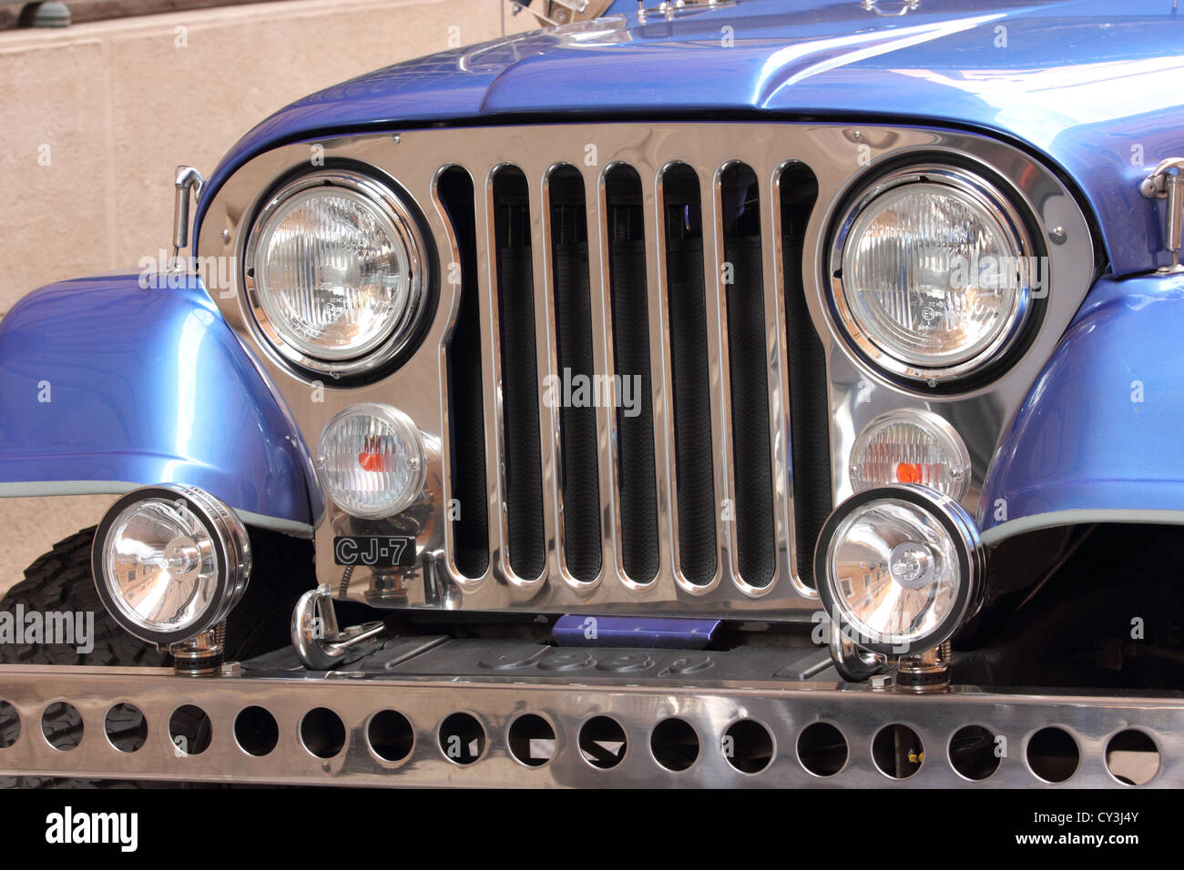 glänzendes Auto Jeep Wrangler vorne Detail, Rom, Italien, photoarkive Stockfoto