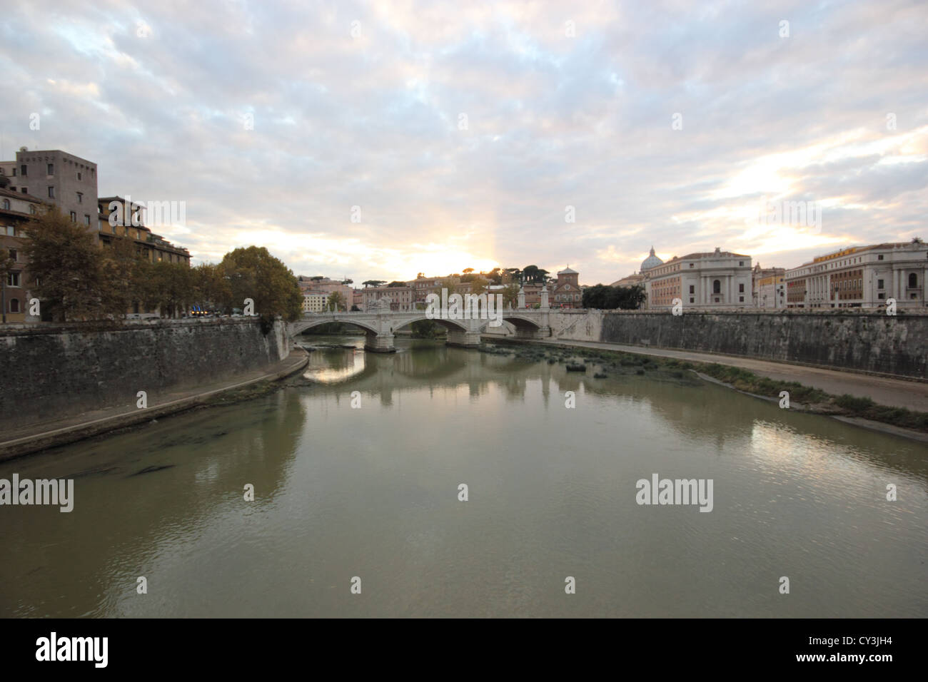 eine fantastische Aussicht auf den Fluss Tevere von der Brücke Roma, Rom, photoarkive Stockfoto
