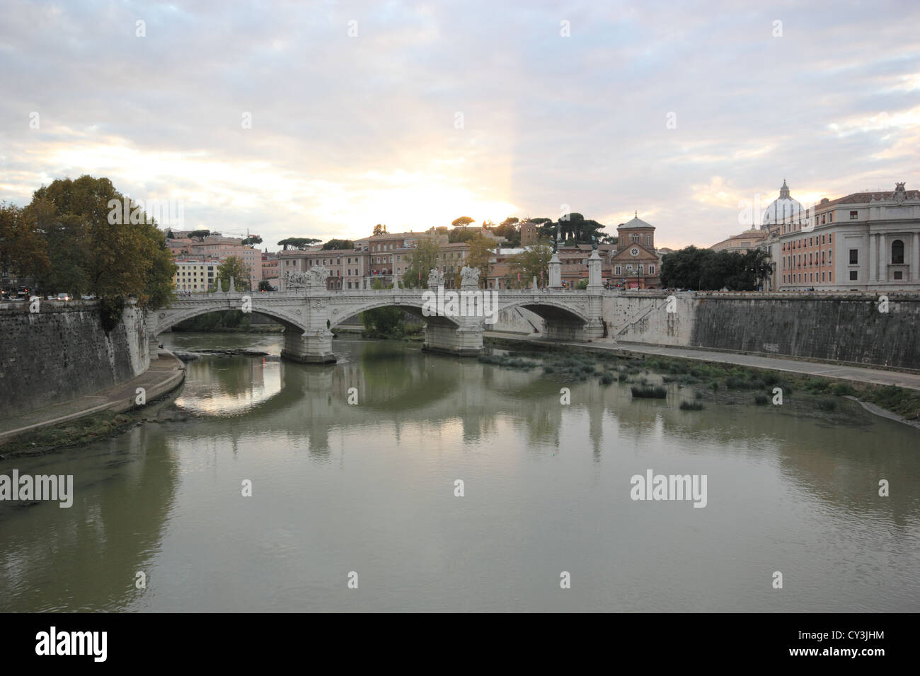 eine fantastische Aussicht auf den Fluss Tevere von der Brücke Roma, Rom, photoarkive Stockfoto