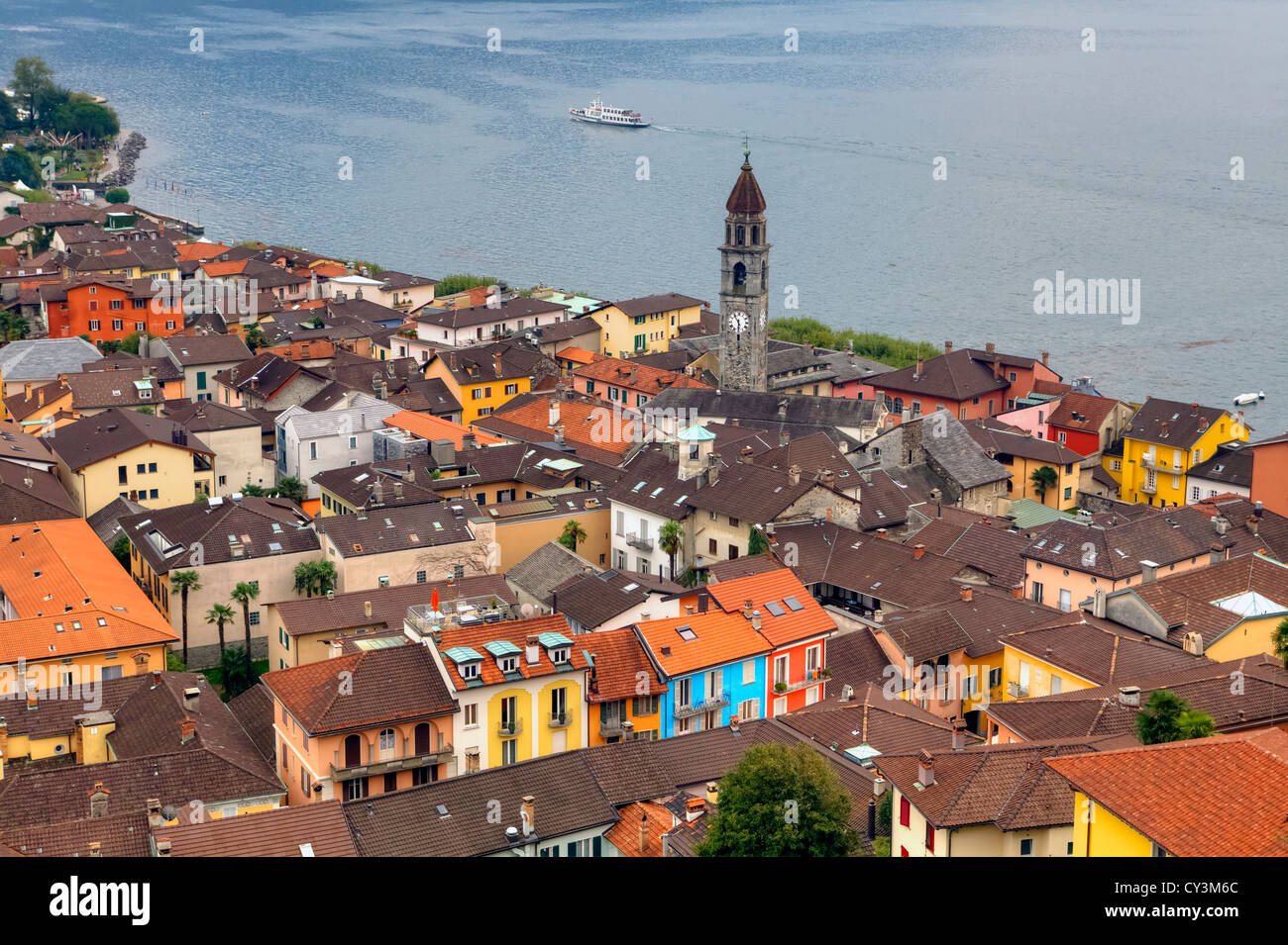 Ascona, Schweiz aus der Luft mit den Lago Maggiore. Stockfoto