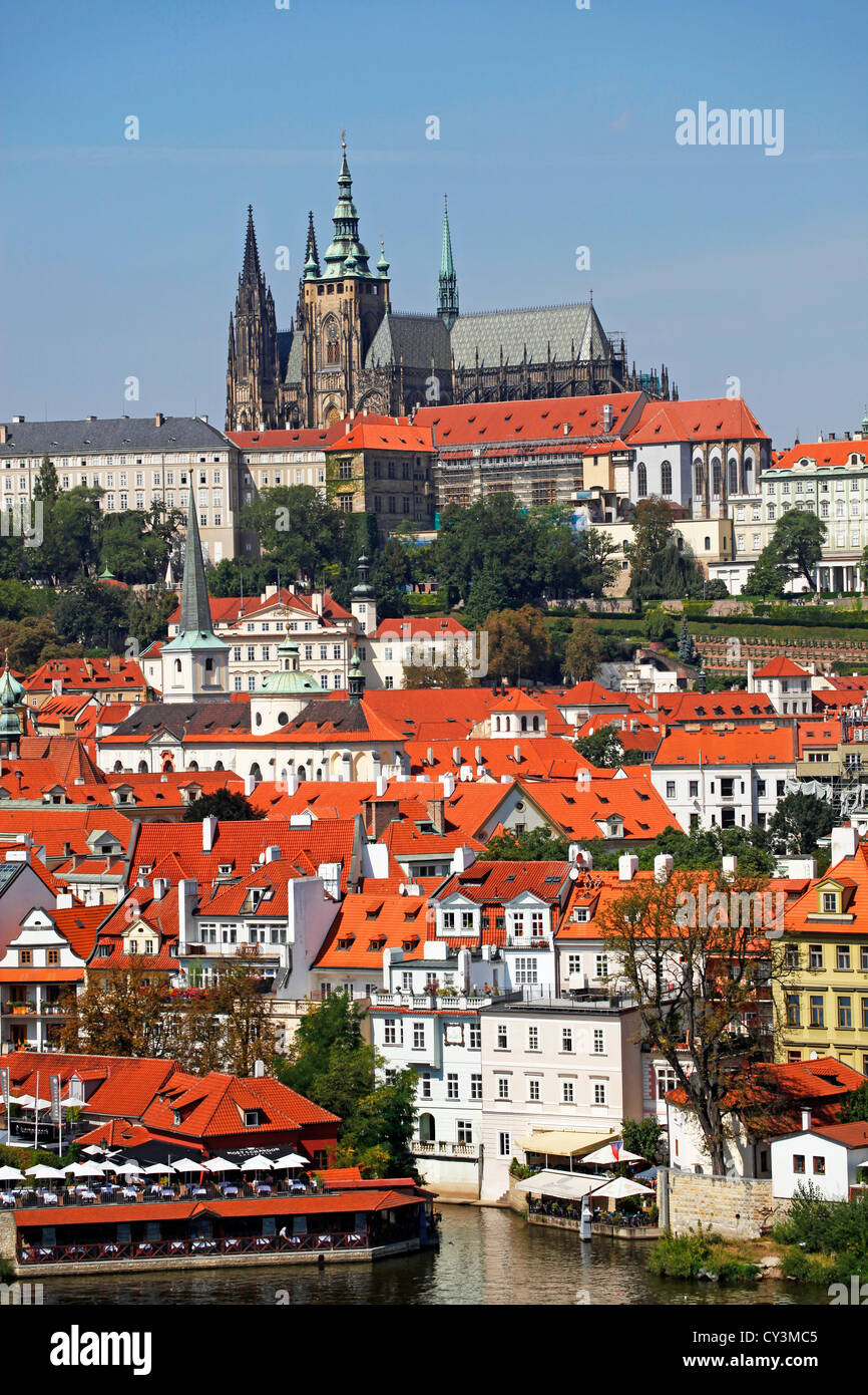 Skyline von St. Vitus Cathedral und die Prager Burg in Prag, Tschechische Republik Stockfoto