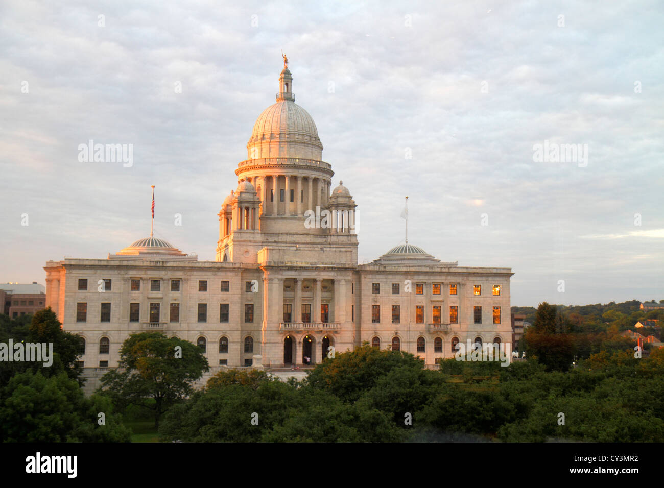 Rhode Island Providence, das Rhode Island State House, neoklassizistisches, staatliches Kapitolgebäude, erbaut 1904, Sonnenuntergang, RI120818053 Stockfoto