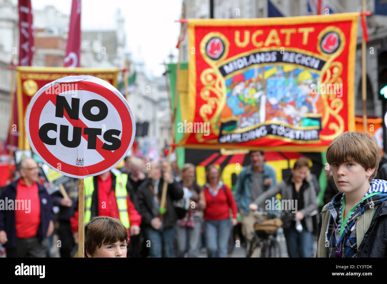 Kinder A Future, die Works - TUC März & Rallye, Zentrum von London. Anti-Kürzungen anti strenge Masse Protestbewegung Stockfoto