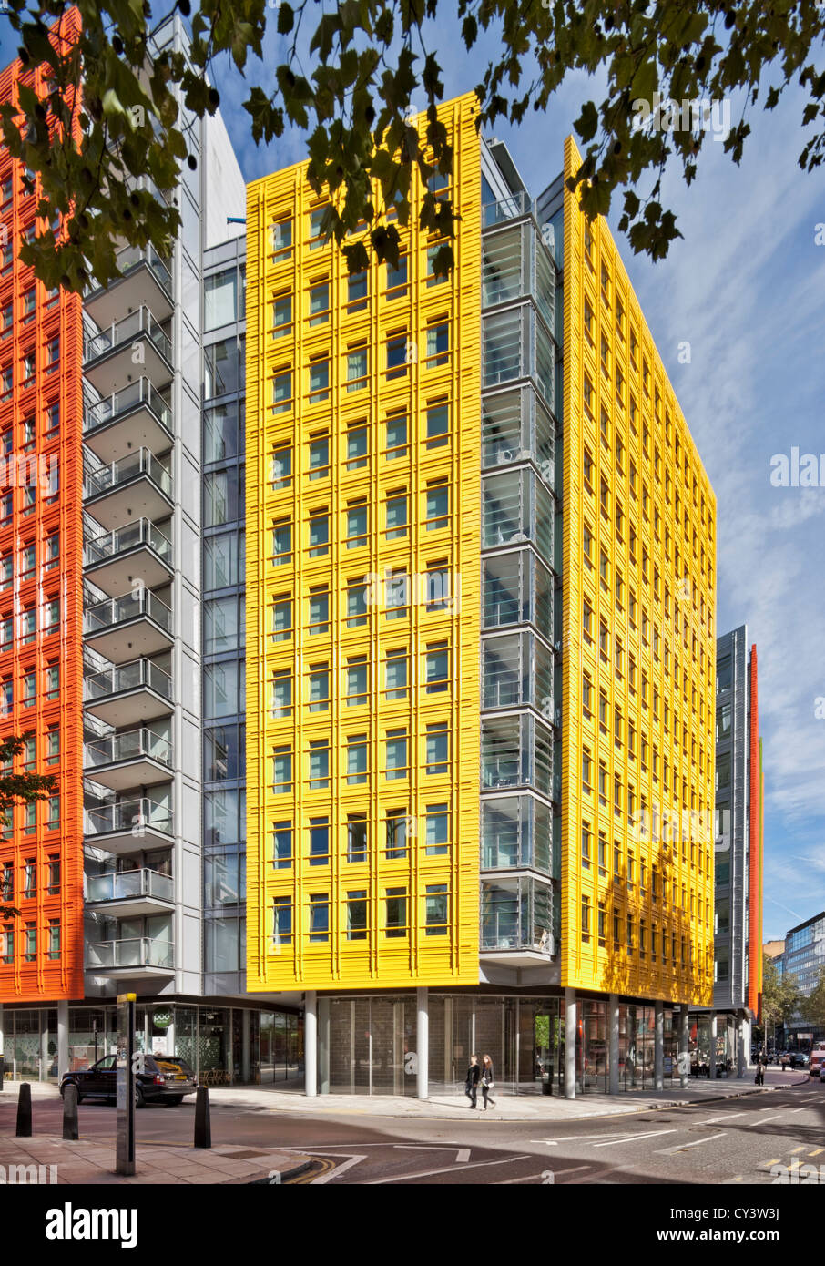 Central Saint Giles, London, Vereinigtes Königreich. Architekt: Renzo Piano Building Workshop, 2010. Blick auf die Straße. Stockfoto