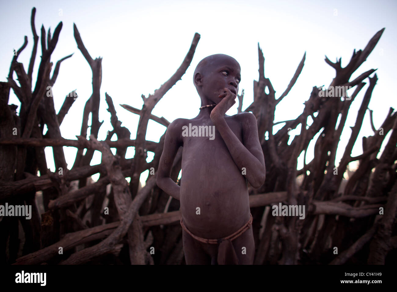 Himbas in Namibia. Stockfoto