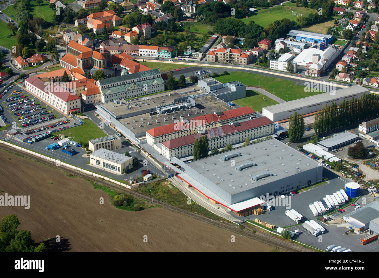 Die Luftaufnahme des Philip Morris CR-Werks in Kutna Hora, Tschechien am 26. September 2012. (CTK Foto/Vit Simanek) Stockfoto