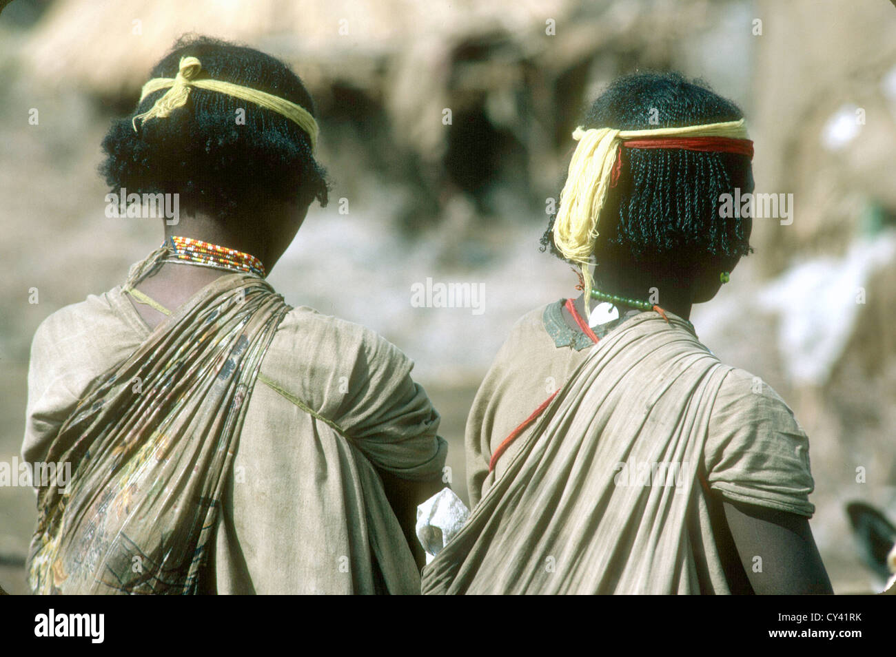 Äthiopien-zwei Frauen tragen markante passenden Kopfschmuck Stockfoto