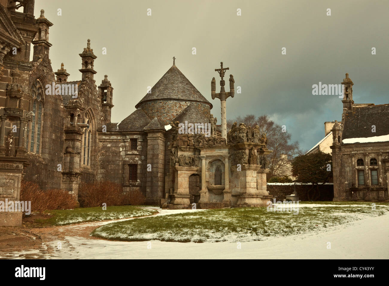 Europa, Frankreich, Bretagne, Finistere (29). Regionalen natürlichen Parks von Armorica, Guimiliau Kirche und Kalvarienberg, 16. Jahrhundert Stockfoto