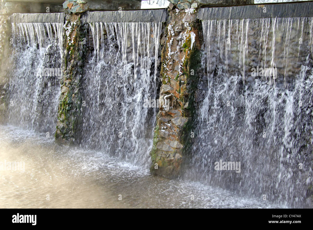 Wasserfall von Mineralwasser in Kurgazak, Russland Stockfoto