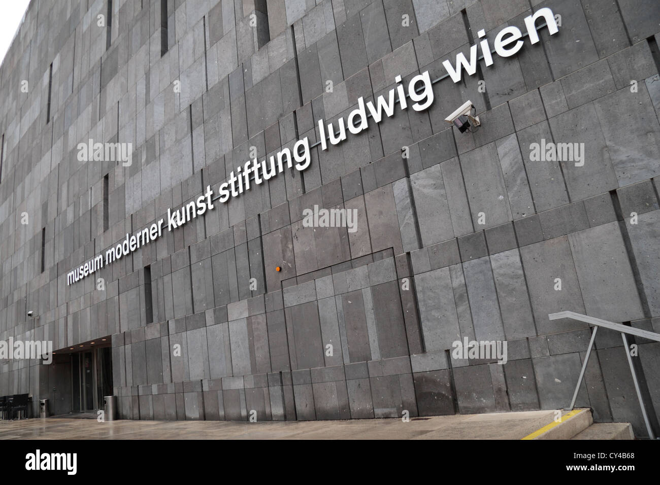 Haupteingang zum Museum Moderner Kunst Stiftung Ludwig Wien (Museum für